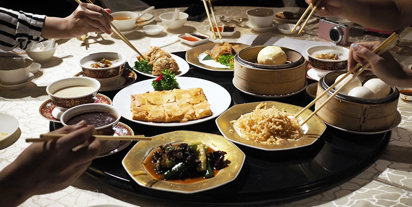 Chinese meals are a little like eating a buffet